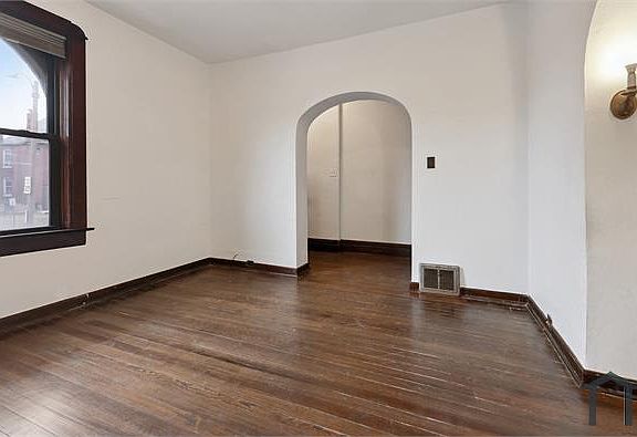 3rd image of 3915 Sullivan Ave #1F