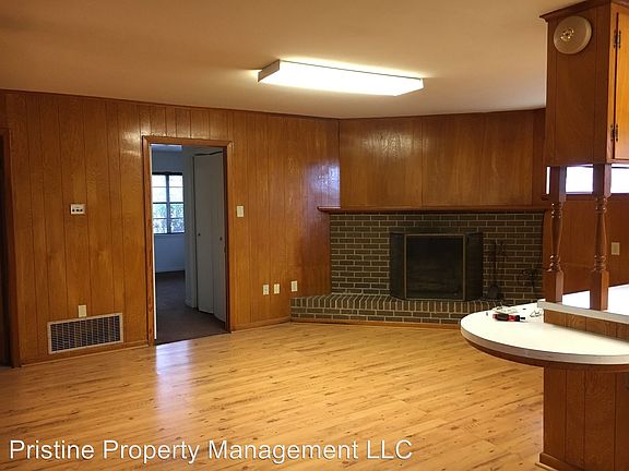 3rd image of 122 Garner Ln