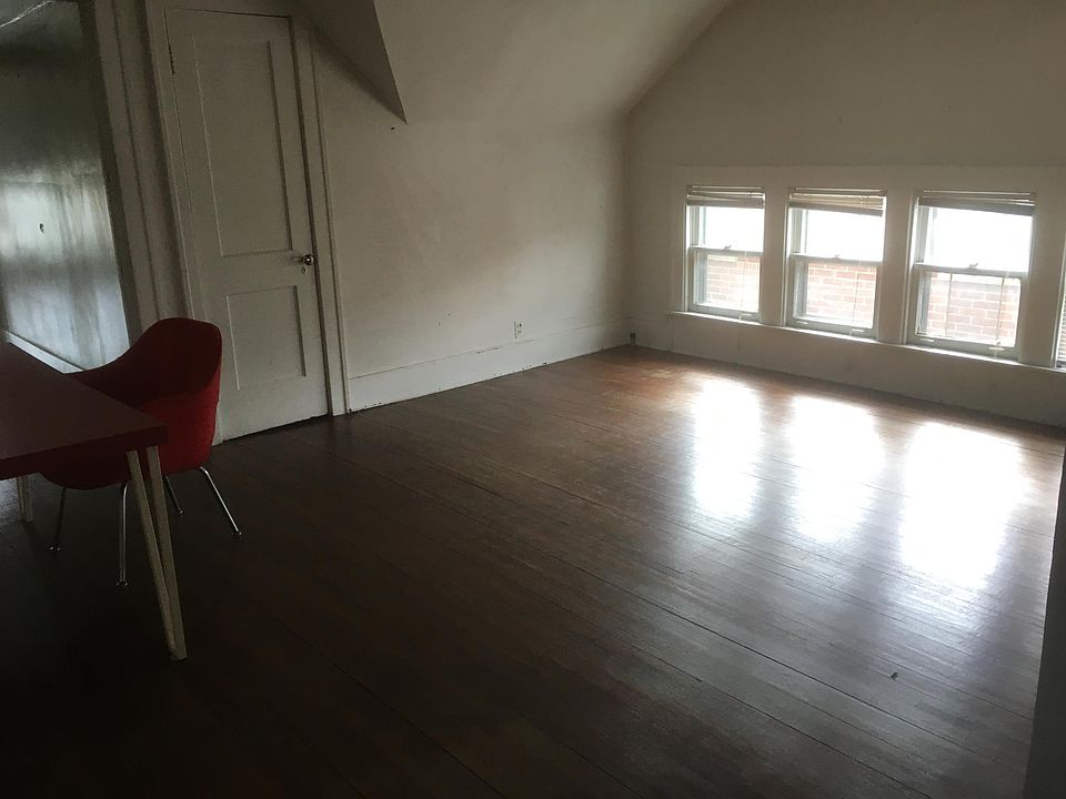 1st image of 1267 Lakepointe St