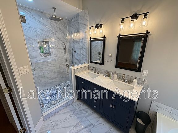 5th image of 8821 Oakham St