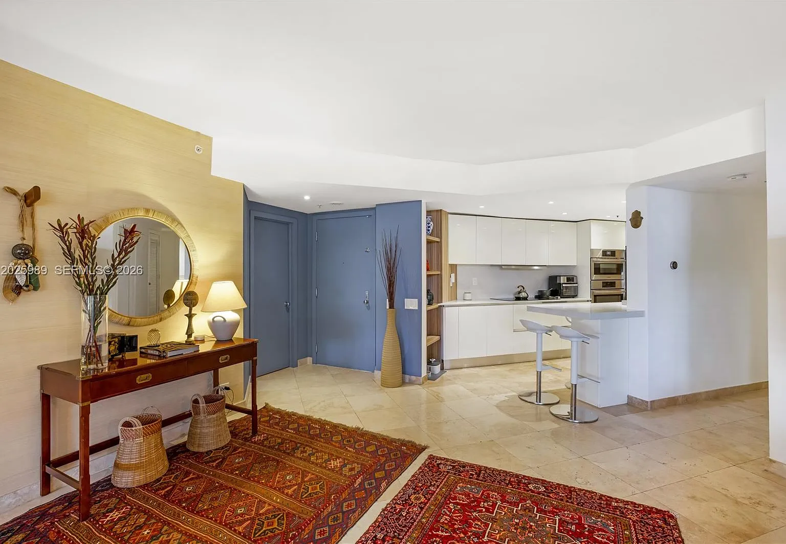 Courvoisier Courts Condo — Photo 4