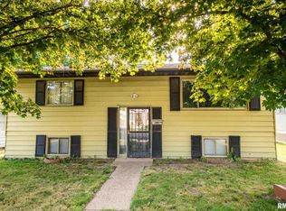 1407 S 7th St, Pekin, IL 61554