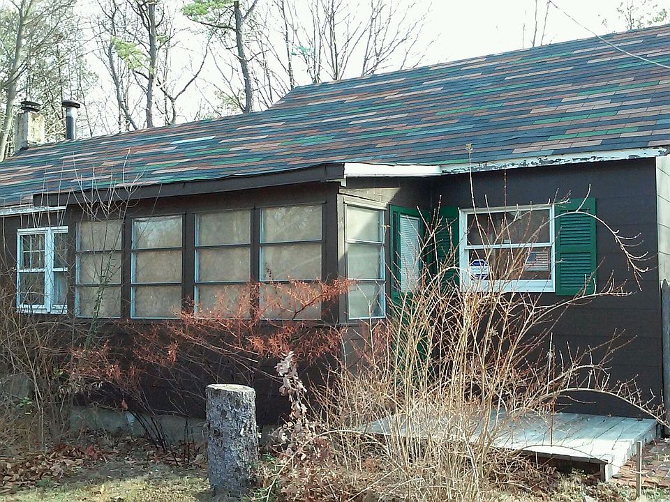 2nd image of 448 Middle Country Rd
