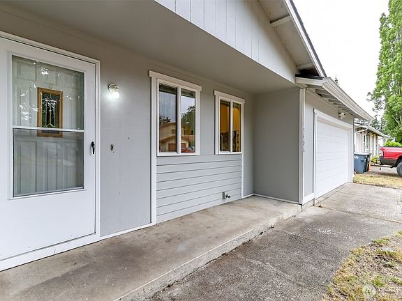 5th image of 15406 11th Avenue Ct E