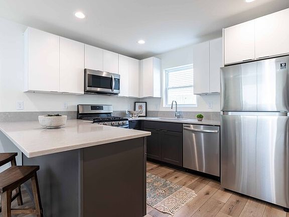 4th image of 995 Greenwood Ave NE #10