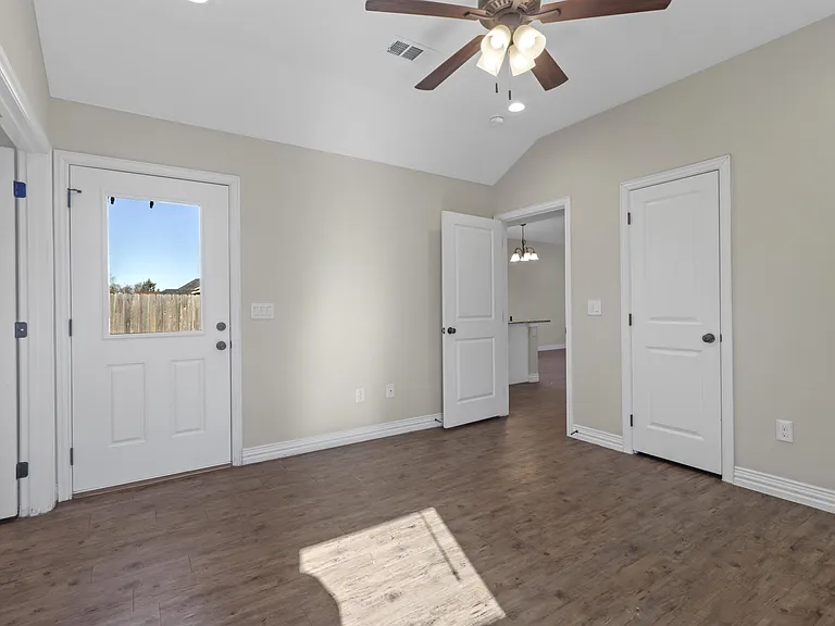 901 N Barrett Ave — Photo 13