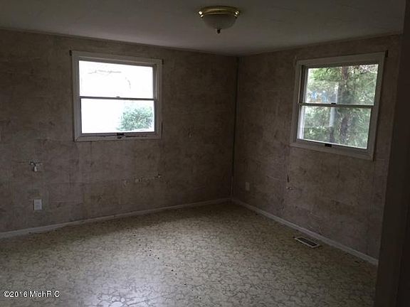 5th image of 126 Clyborn St
