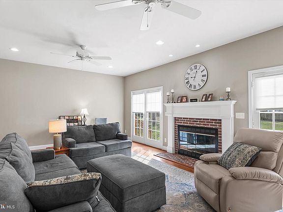 3rd image of 23076 Lakeview Dr