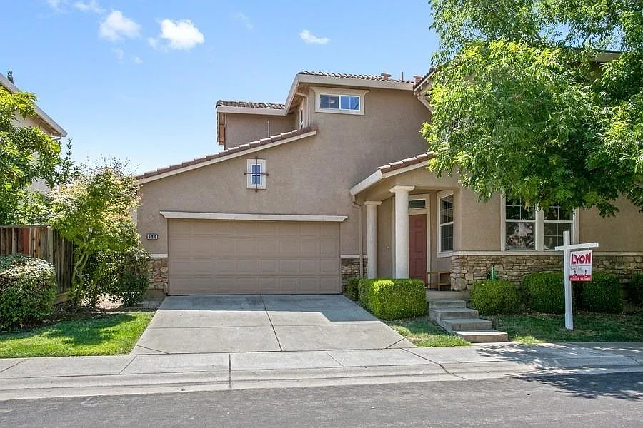 390 Dragonfly Cir photo 1