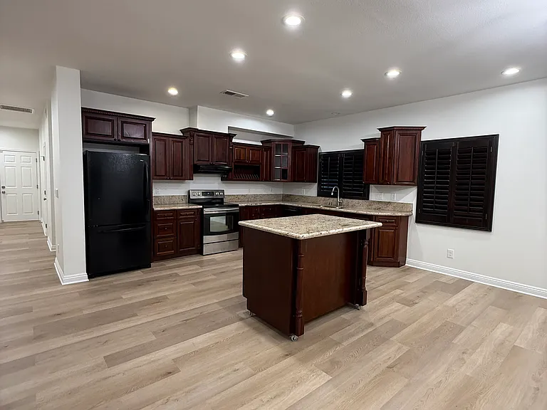14401 Bloomfield Ave — Photo 9