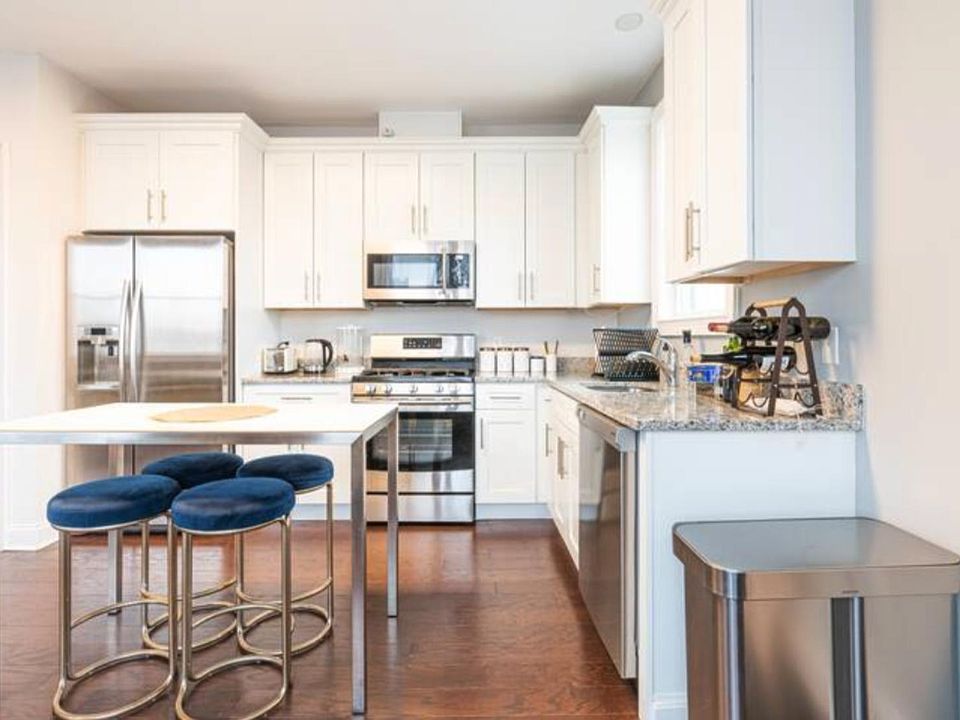 2nd image of 140 36th St APT 401