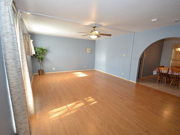 5th image of 1400 Chestnut Dr
