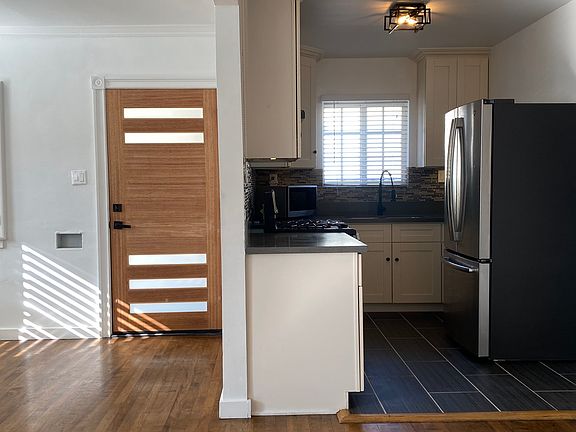 3rd image of 2916 Hollister Ave
