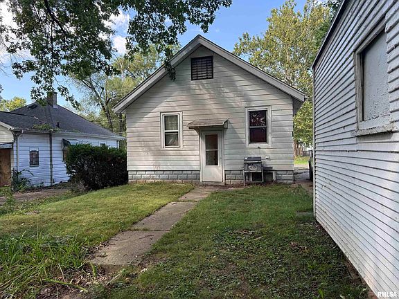 2nd image of 1006 W Thrush Ave