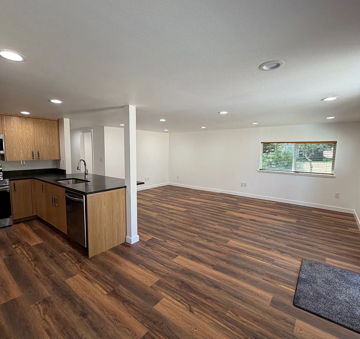 3 bed, 1128 sqft, $2,450 — Photo 4