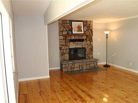 2nd image of 4 Moe Cir