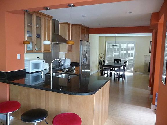 2nd image of 29 Goldenridge Ct