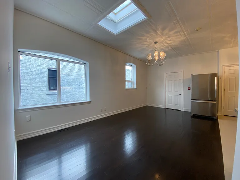 385 Jane St #UPPER FRONT — Photo 8