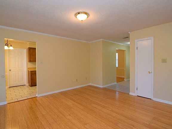5th image of 515 Ridgewood Dr