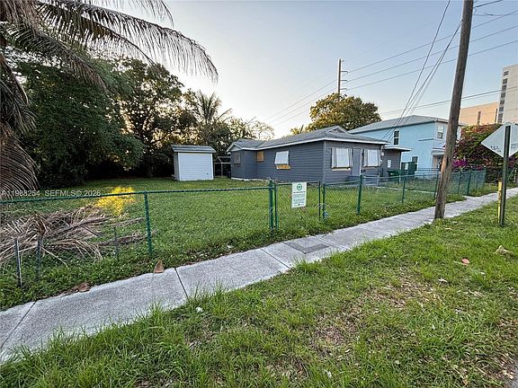 5th image of 214 SW 1st Ave