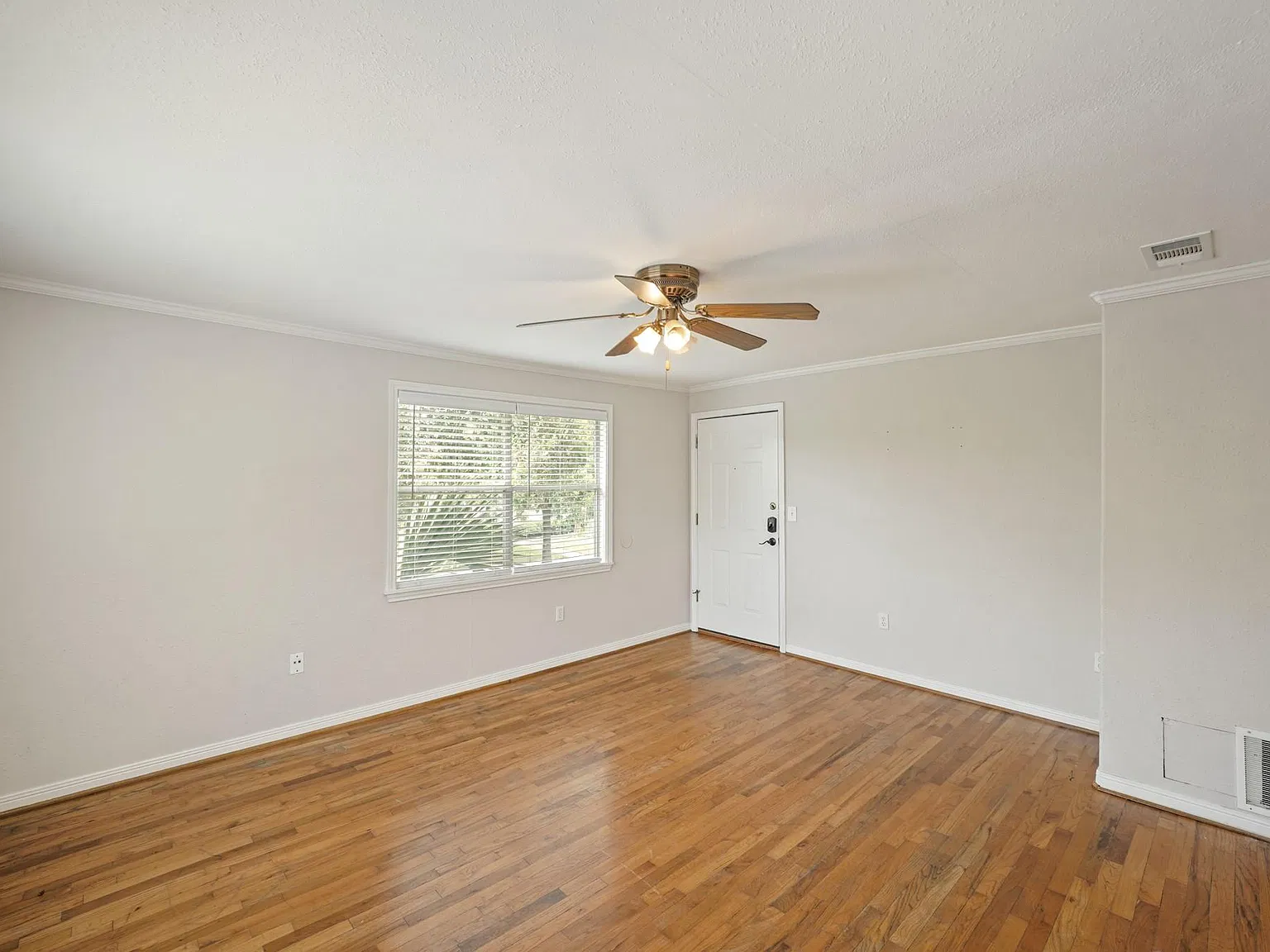 1 bed, 1.0 bath, 600 sqft, $1,200 — Photo 3