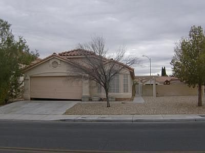 3rd image of 8169 W Gilmore Ave