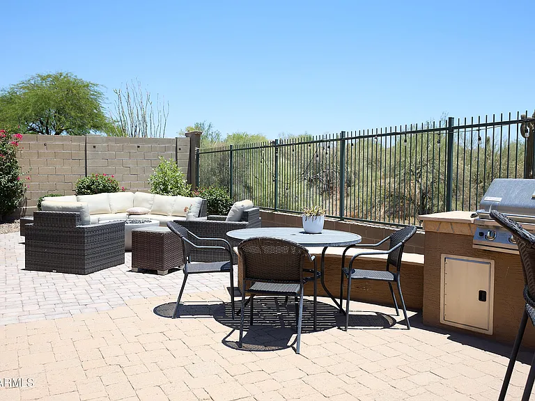 2447 W Memorial Dr — Photo 2