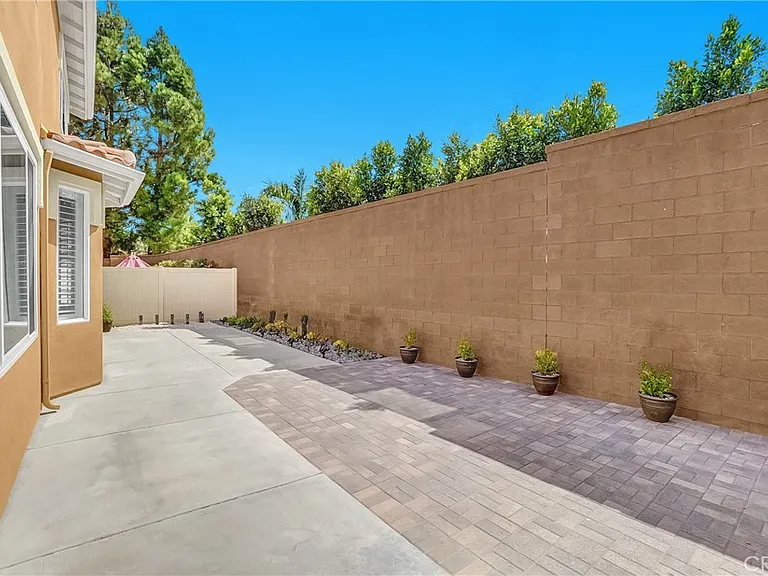 76 Millbrook — Photo 32