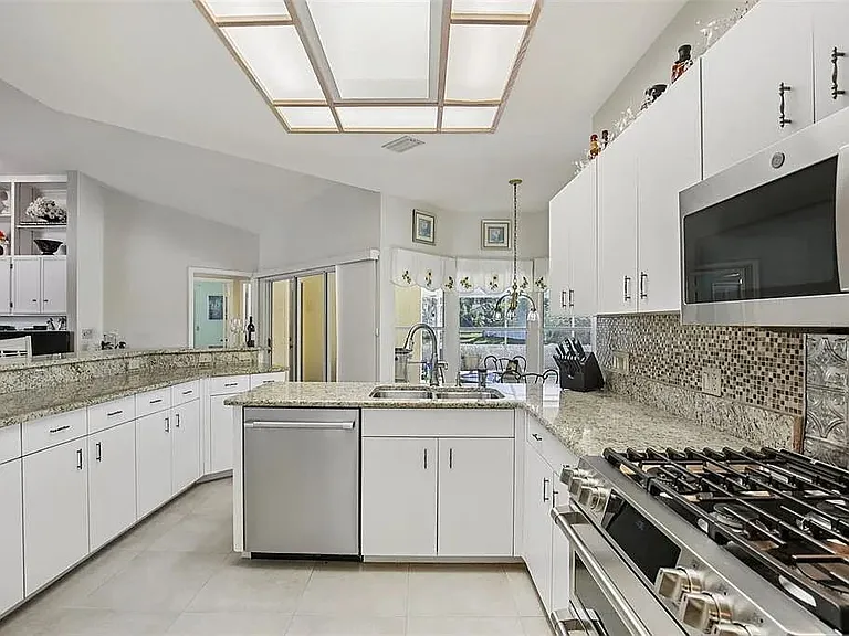 3158 Shoreline Dr — Photo 8