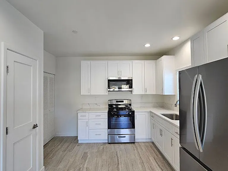 1451 W Almond Ave #C — Photo 2