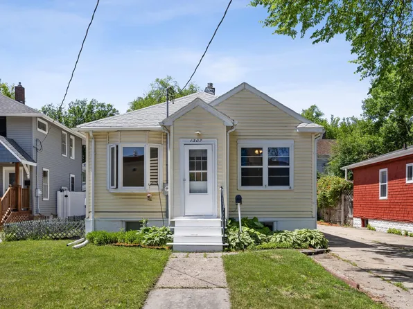 1307 5th St S, Fargo, ND 58103