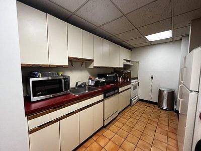 4th image of 11 Stearns Rd #A