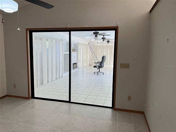 4th image of 1476 Vicks Dr