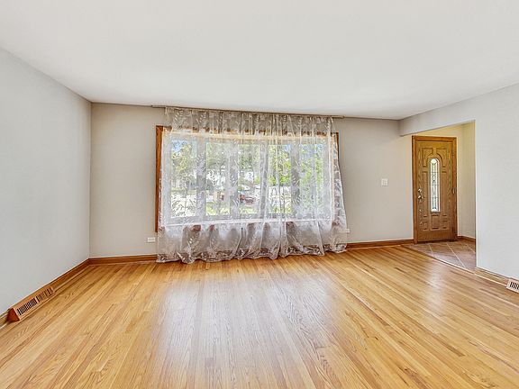 5th image of 322 W Kimbell Ave