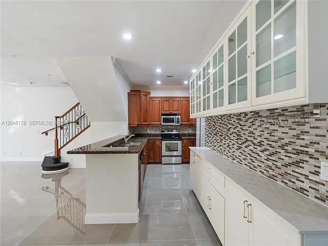 1772 NE 9th St — Photo 5