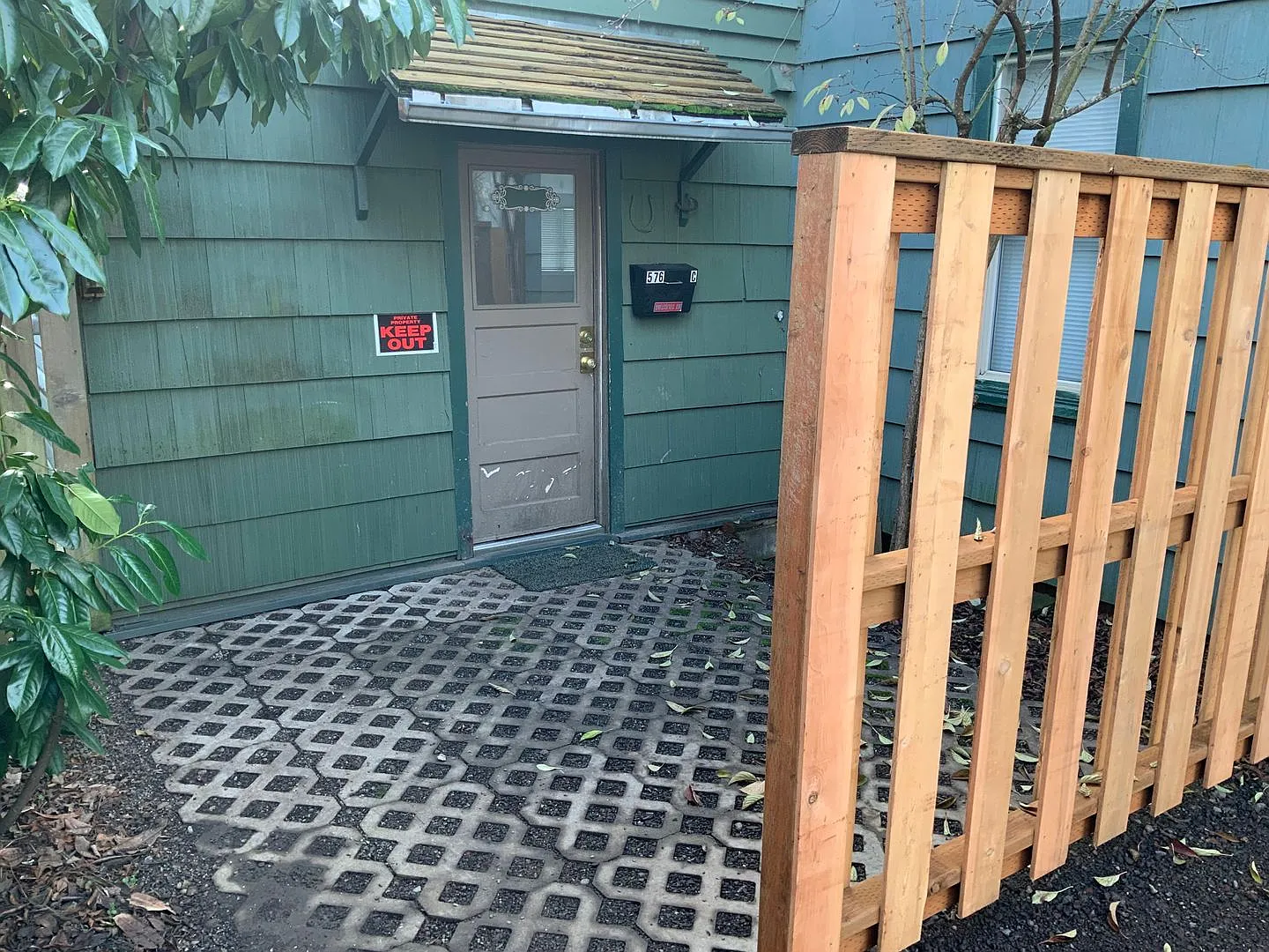 1 Bedroom Near Campus — Photo 1