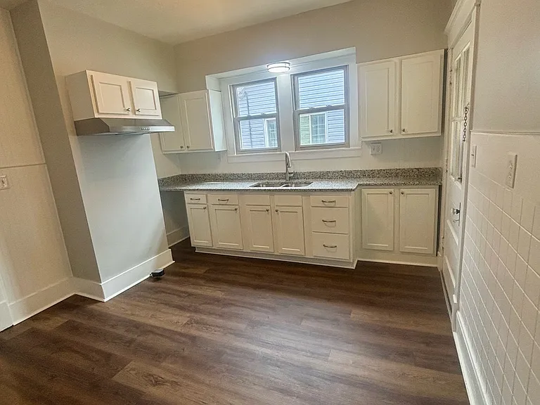1310 Earl Ave — Photo 5