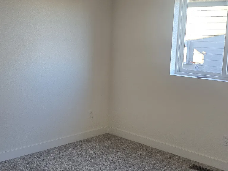 652 Eagle Ct — Photo 10