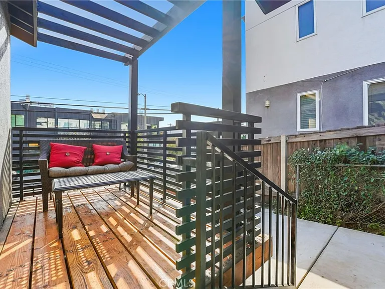 4523 Lexington Ave — Photo 4