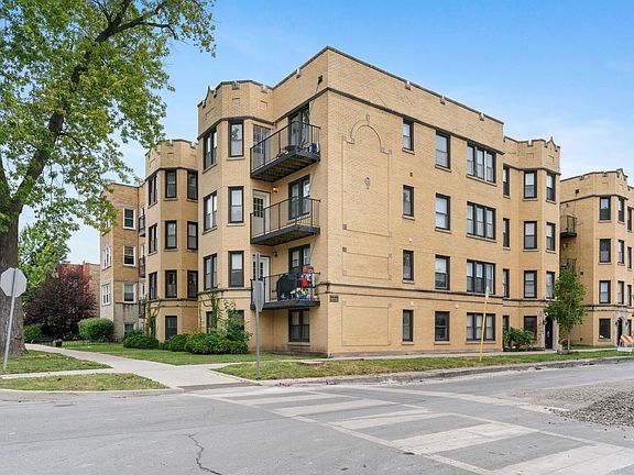2nd image of 6501 N Mozart St APT 3S