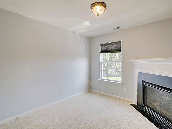 4th image of 100 Grant Ct