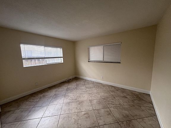 5th image of 610 NE 29th Dr #2