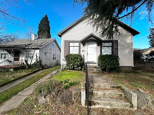 4053 SE Boise St Photo 1