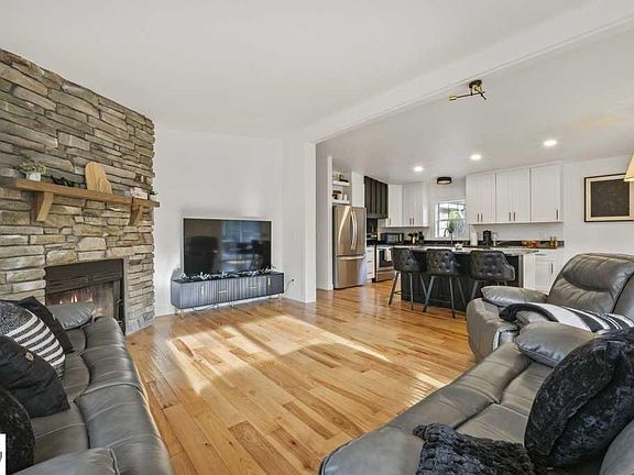 4th image of 6688 Aarwood Rd NW