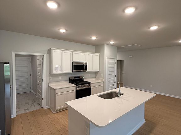 5th image of 6064 Gardner Maples Dr