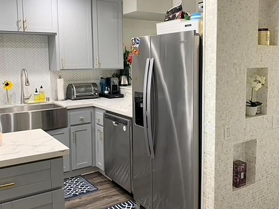 4th image of 2651 Russ Blvd