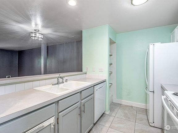 5th image of 5911 Chardonnay Drive SE
