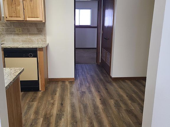 5th image of 100 NW Vesper St Unit E