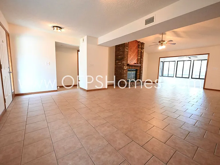3934 Balsam Dr — Photo 8