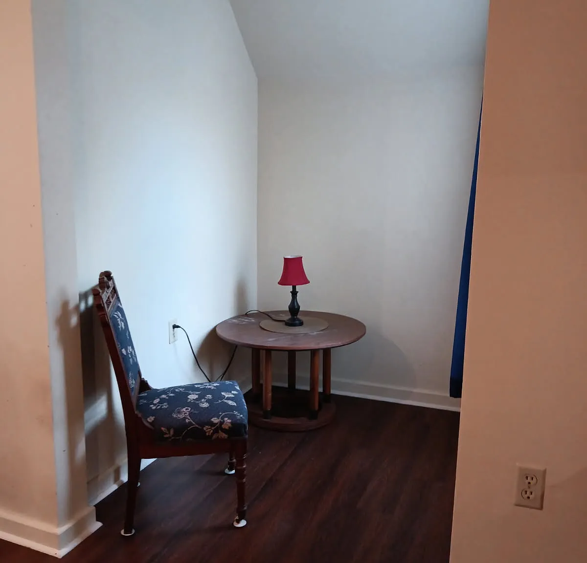 1 bed, 300 sqft, $900 — Photo 2